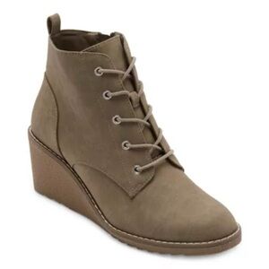 A.n.a. Size 7 Heeled Wedge Boots